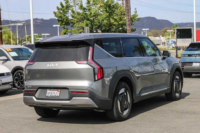Used 2024 Kia EV9 Light Long Range RWD image 10