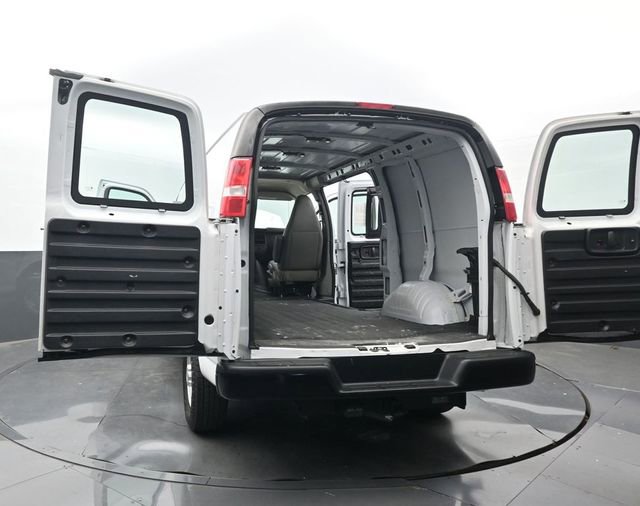 Used 2020 Chevrolet Express 2500 w/ Driver Convenience Package RWD image 33