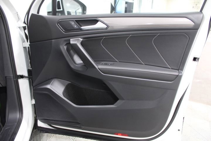 Used 2024 Volkswagen Tiguan Wolfsburg Edition image 22