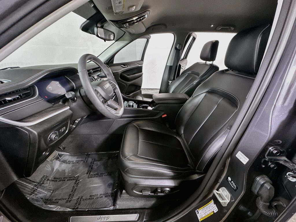Used 2023 Jeep Grand Cherokee Limited RWD image 17