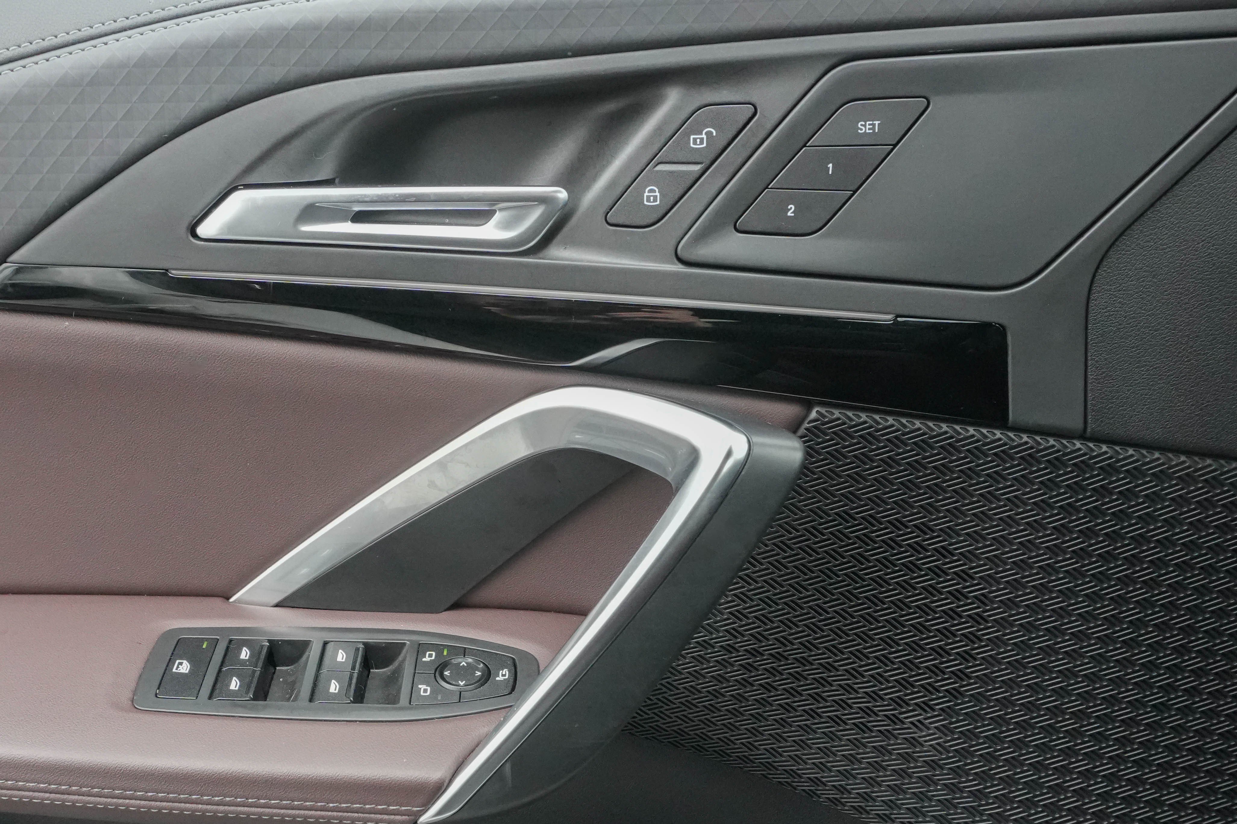 Certified 2025 BMW X2 xDrive28i image 16