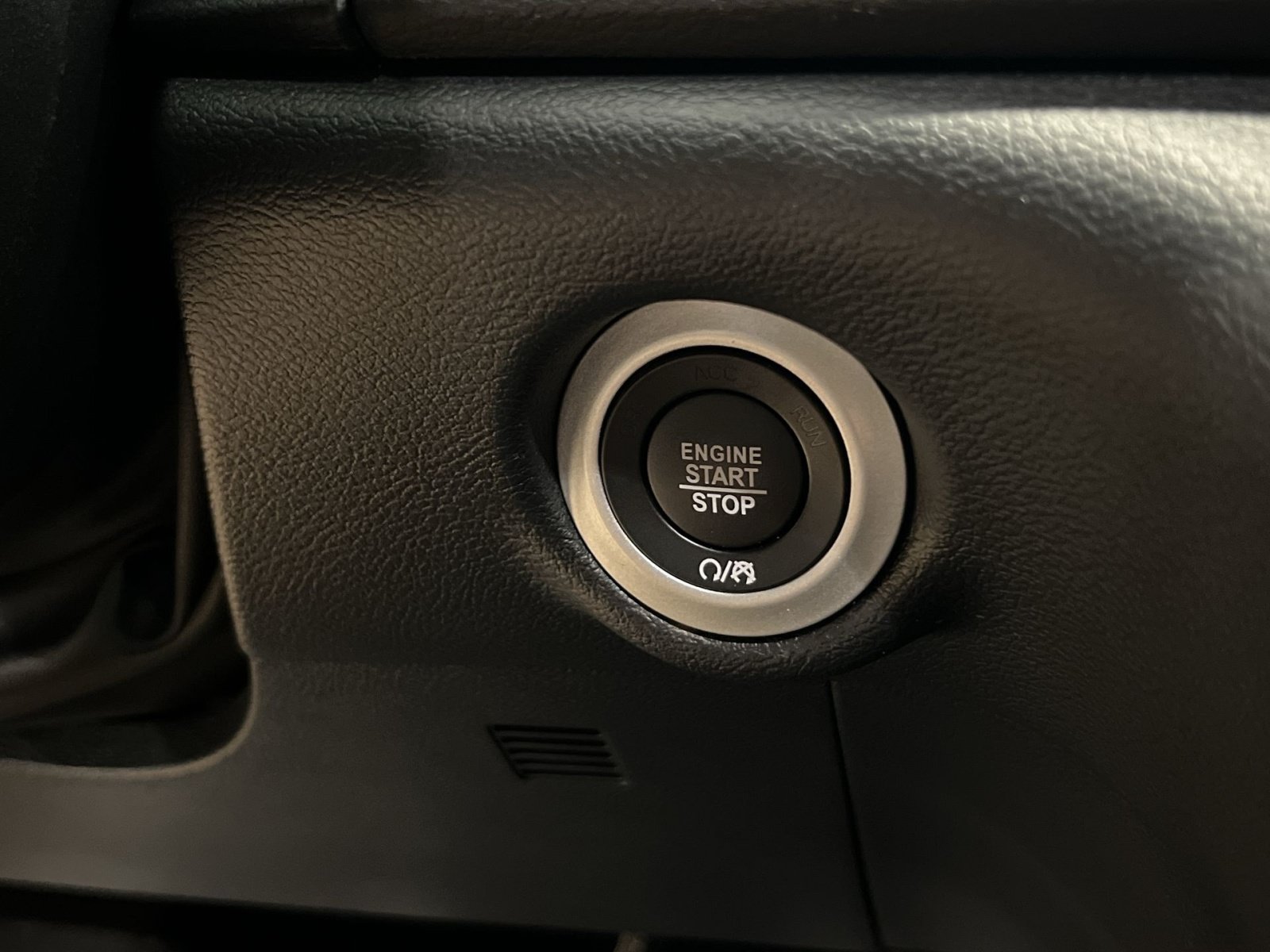 Used 2025 Chrysler Pacifica Select FWD image 30