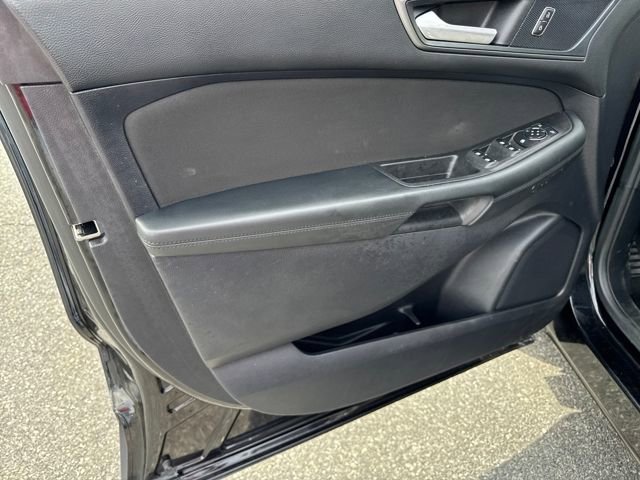 Used 2019 Ford Edge SE image 10