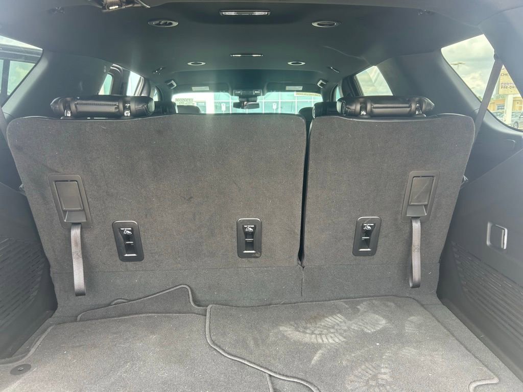 Used 2025 Chevrolet Tahoe LS RWD image 7