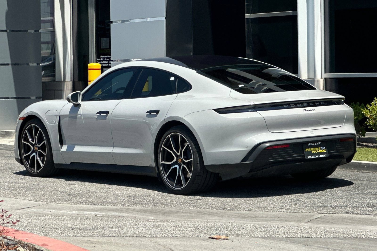 Used 2023 Porsche Taycan RWD image 6