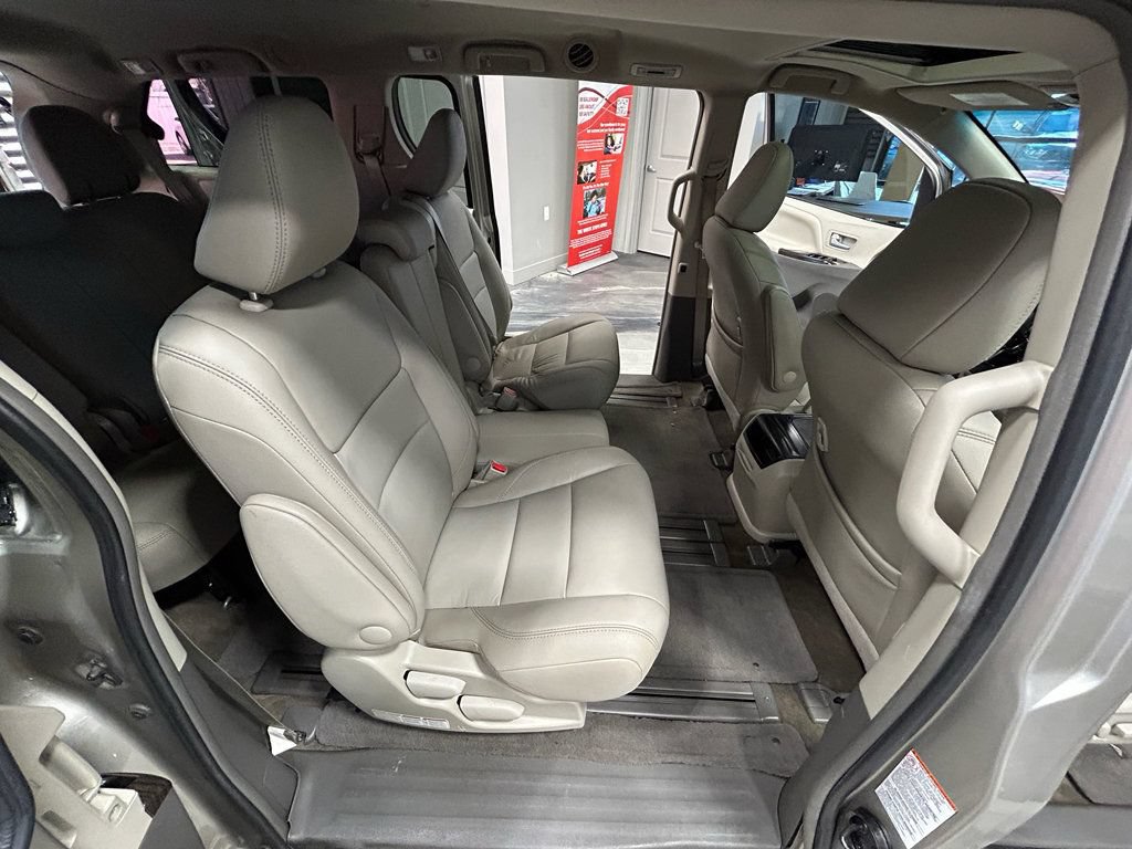 Used 2017 Toyota Sienna XLE w/ XLE Navigation Package FWD image 44