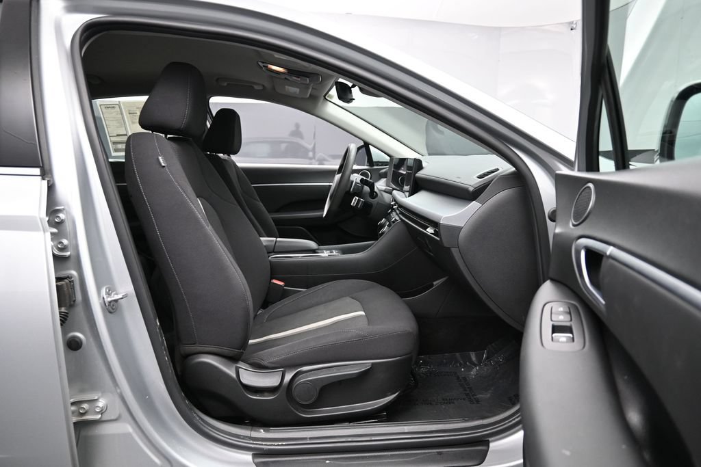 Used 2025 Hyundai Sonata SEL FWD image 28