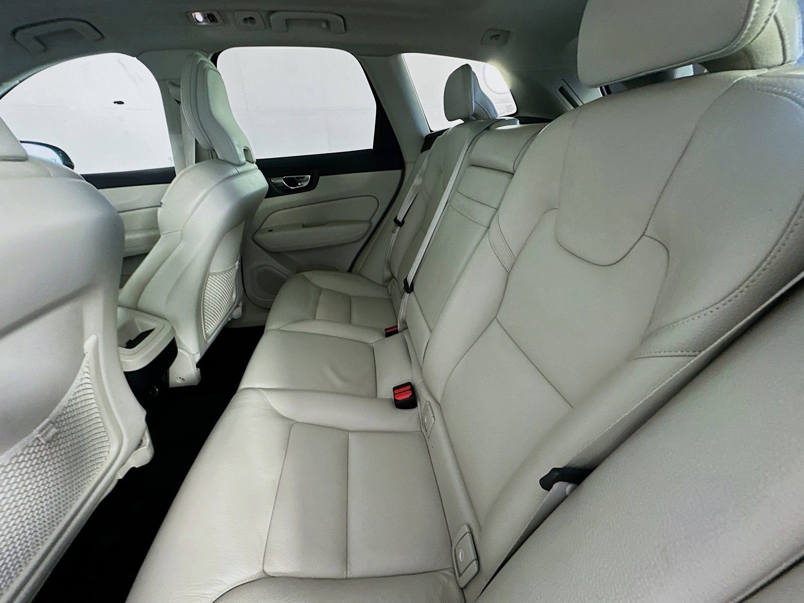 Used 2020 Volvo XC60 T5 Momentum FWD image 23