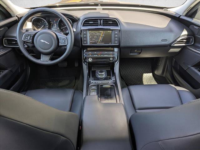 Used 2018 Jaguar XE Premium RWD image 18