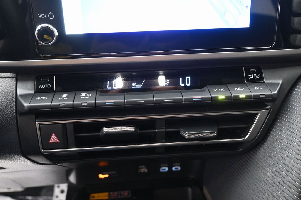 Used 2025 Toyota Camry SE image 21