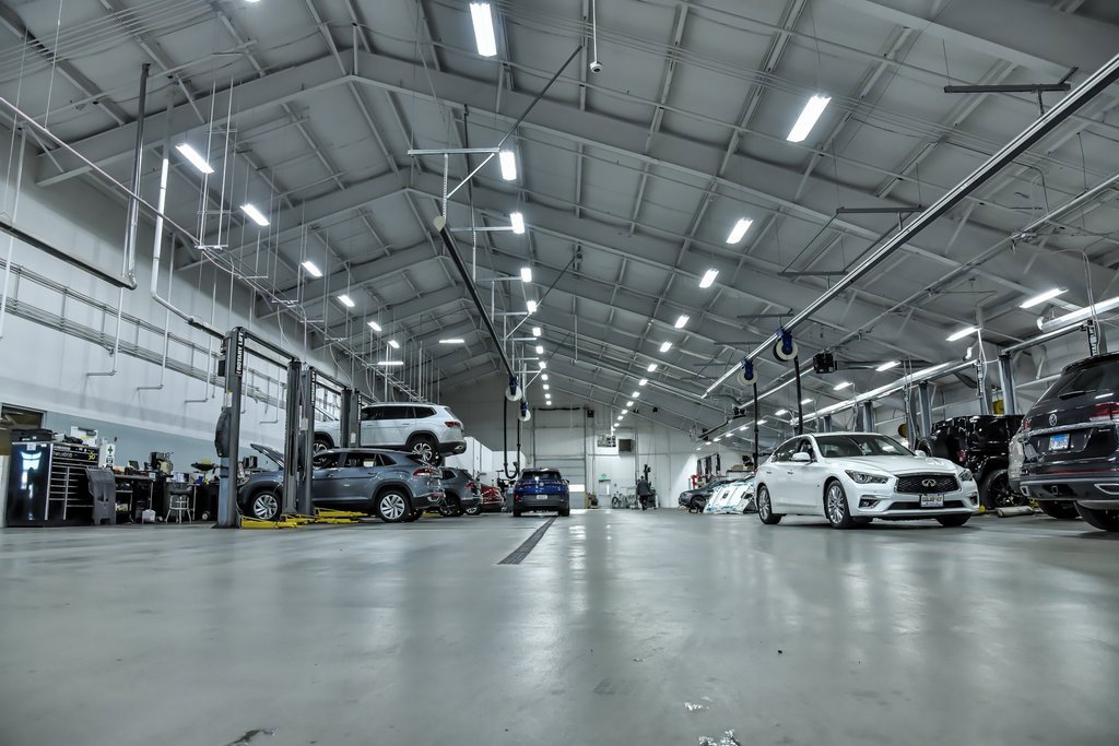 Certified 2025 Volkswagen Atlas SEL Premium R-Line image 31