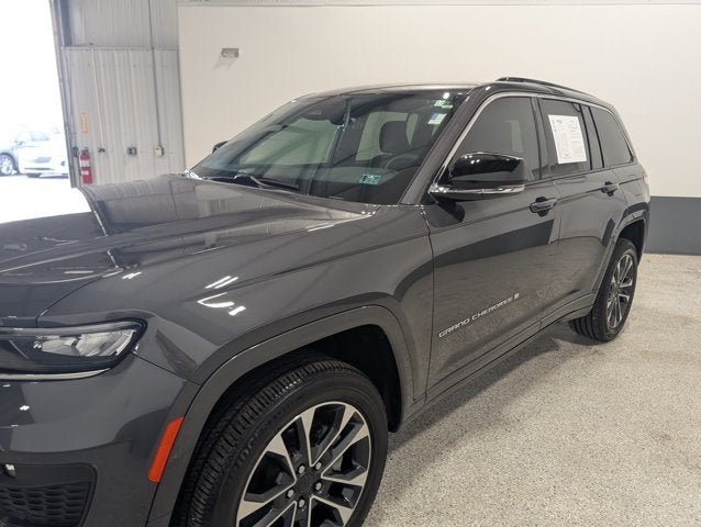 Used 2024 Jeep Grand Cherokee Overland w/ Luxury Tech Group IV AWD/4WD image 7