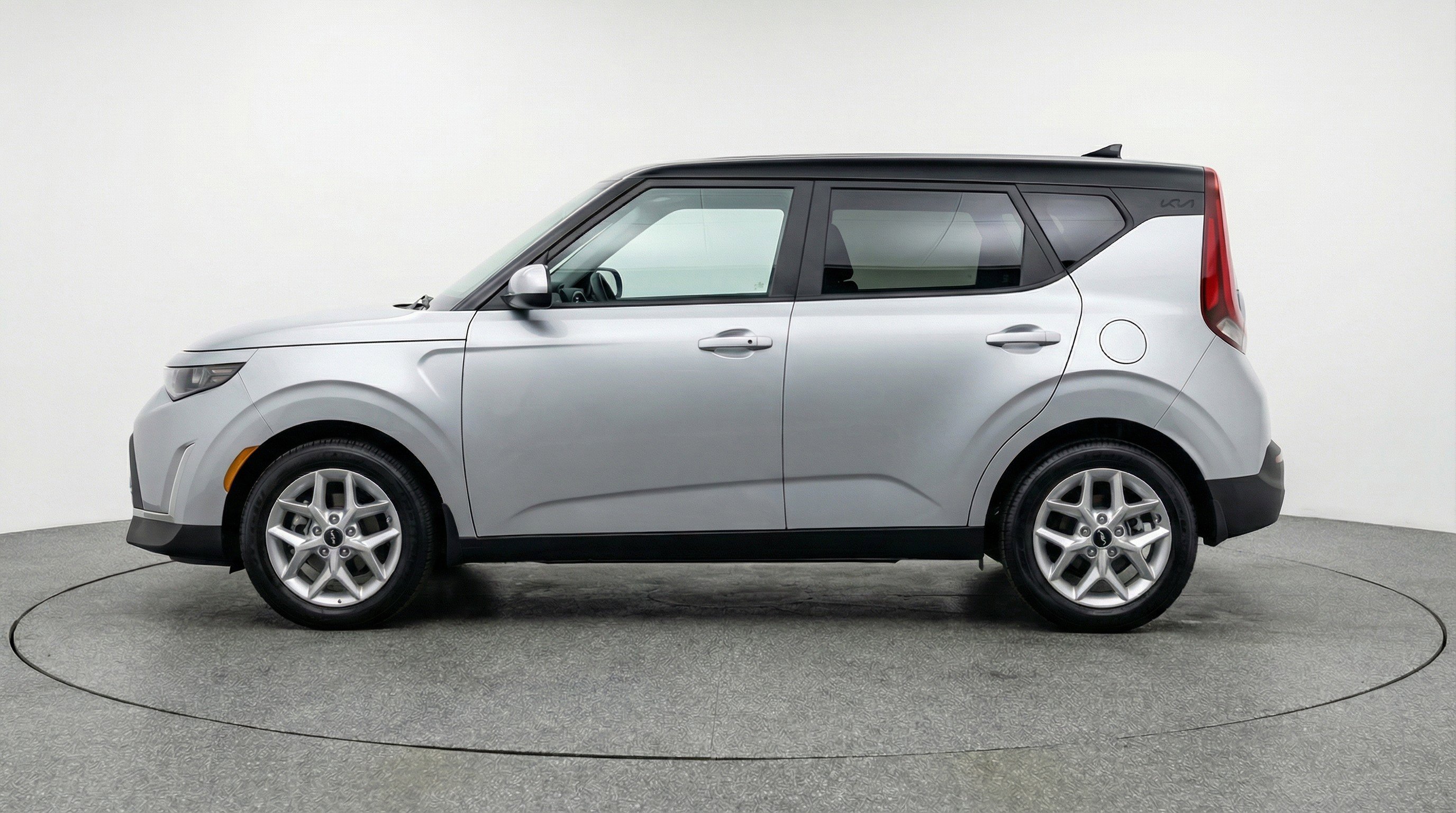 Used 2025 Kia Soul LX w/ LX Technology Package FWD image 5