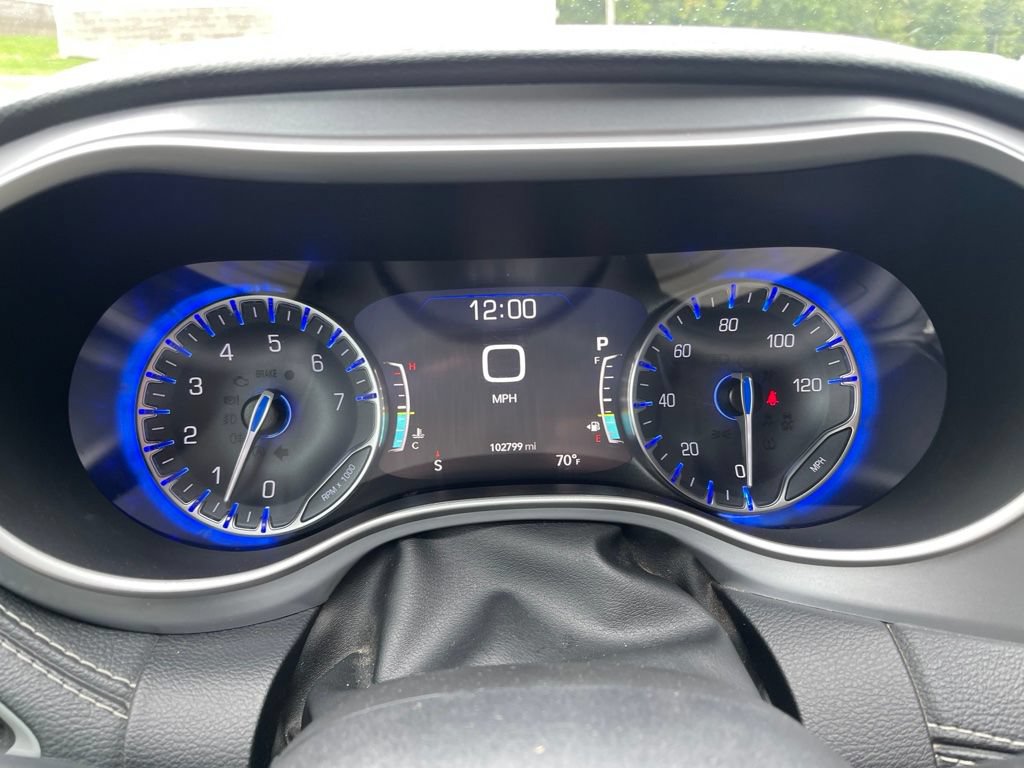 Used 2021 Chrysler Pacifica Touring-L w/ S Appearance Package AWD/4WD image 8