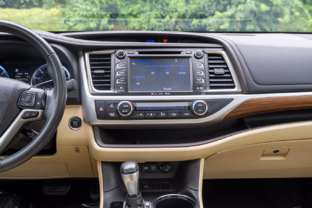Used 2019 Toyota Highlander Limited FWD image 17
