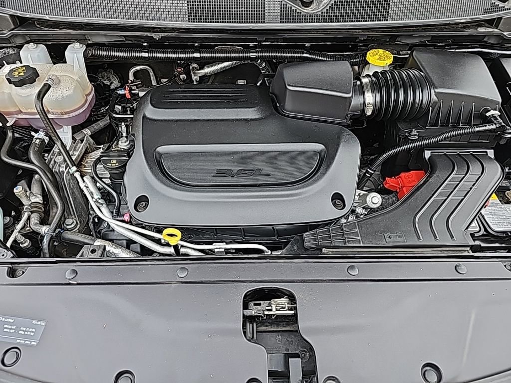 Certified 2024 Chrysler Pacifica Touring-L image 33