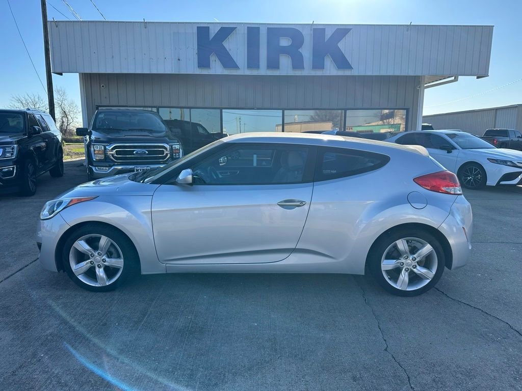 Used 2012 Hyundai Veloster image 2