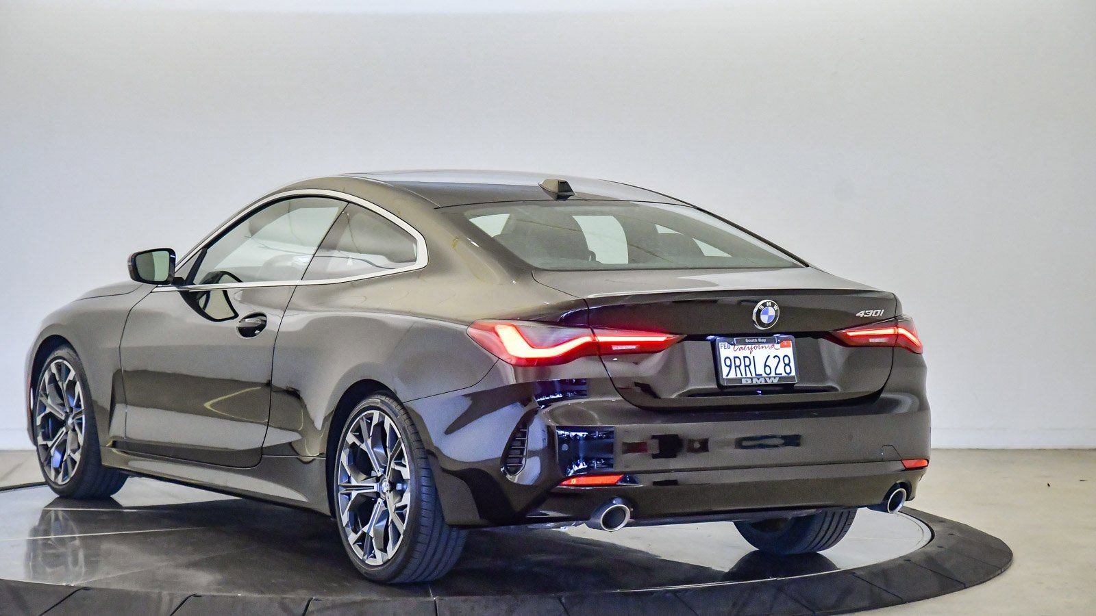 Used 2025 BMW 430i Coupe w/ Convenience Package RWD image 2