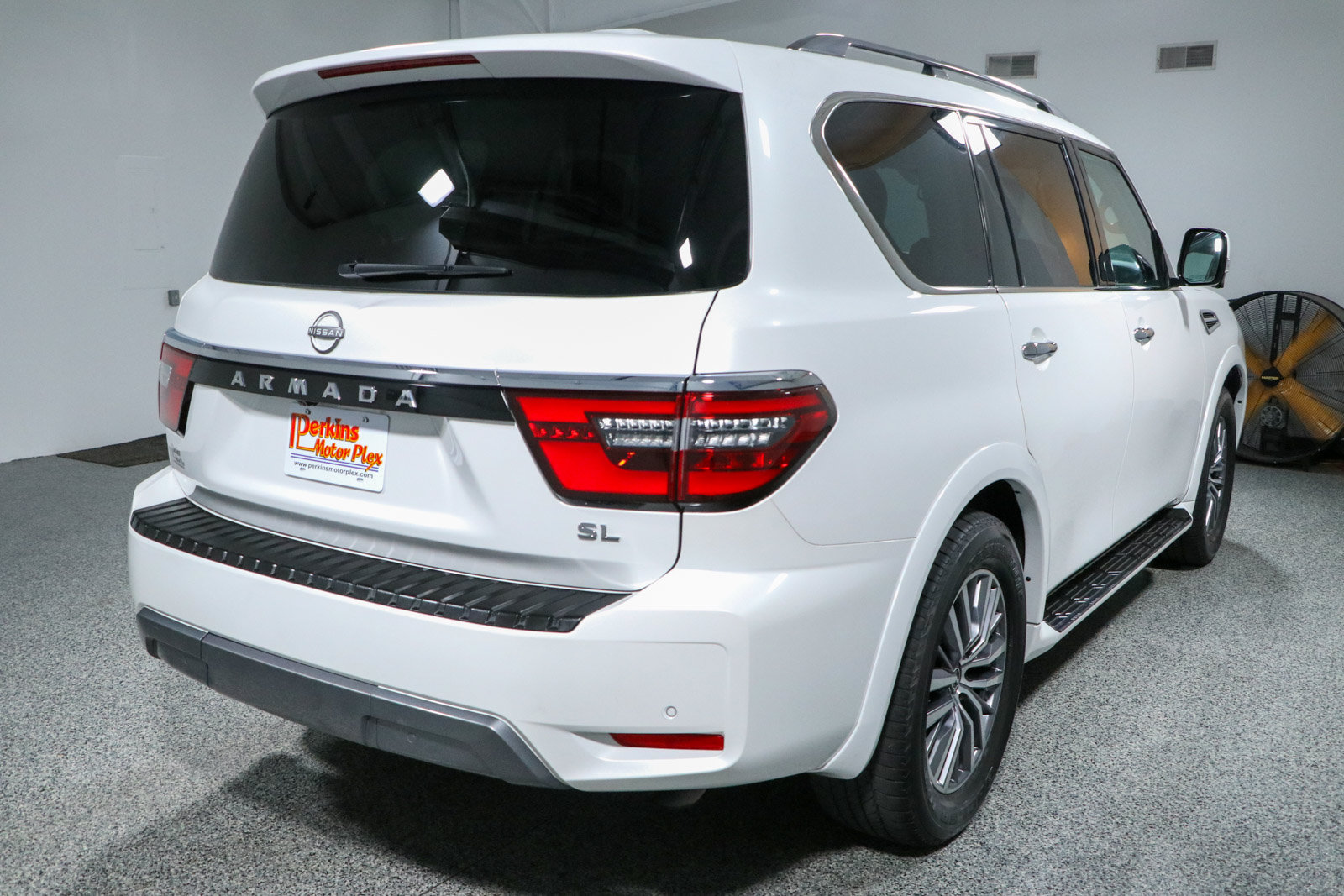 Used 2023 Nissan Armada SL w/ Captain's Chairs Package RWD image 7