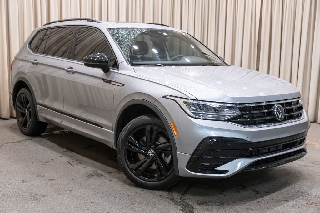 Used 2023 Volkswagen Tiguan SE R-Line FWD image 2