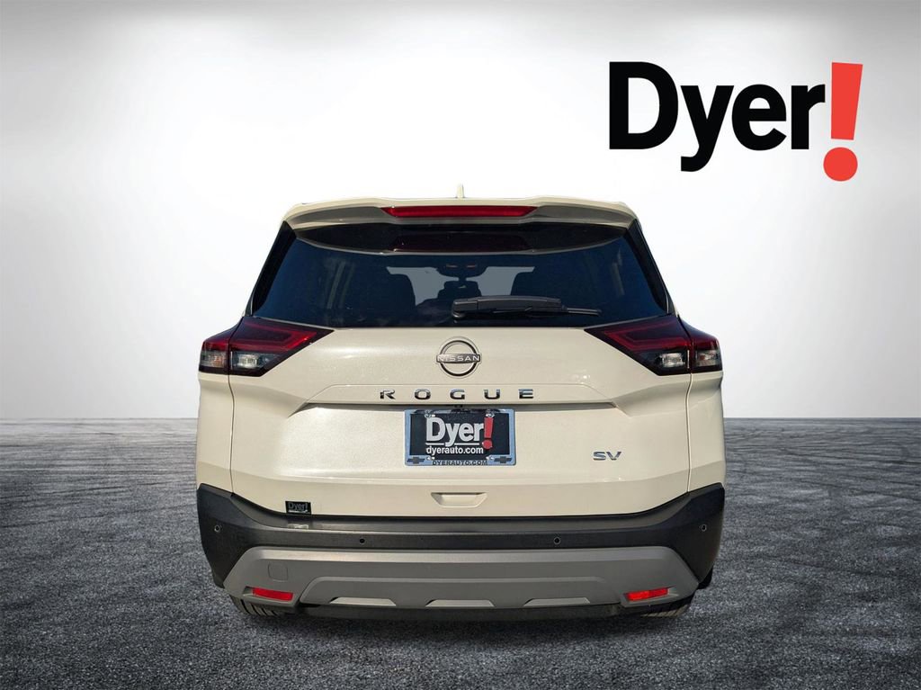 Used 2023 Nissan Rogue SV image 4