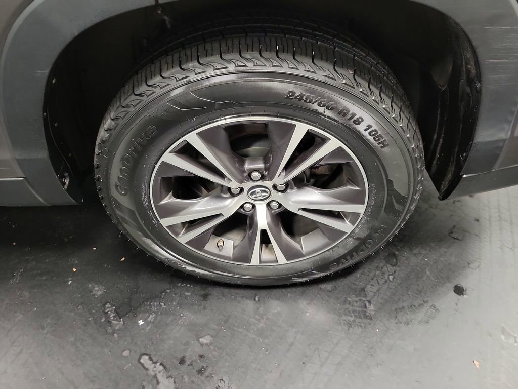 Used 2019 Toyota Highlander LE image 11