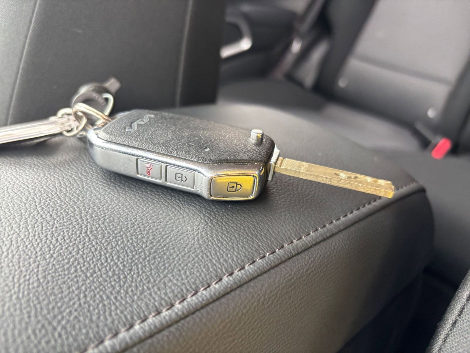 Used 2025 Kia Soul LX w/ LX Technology Package FWD image 21