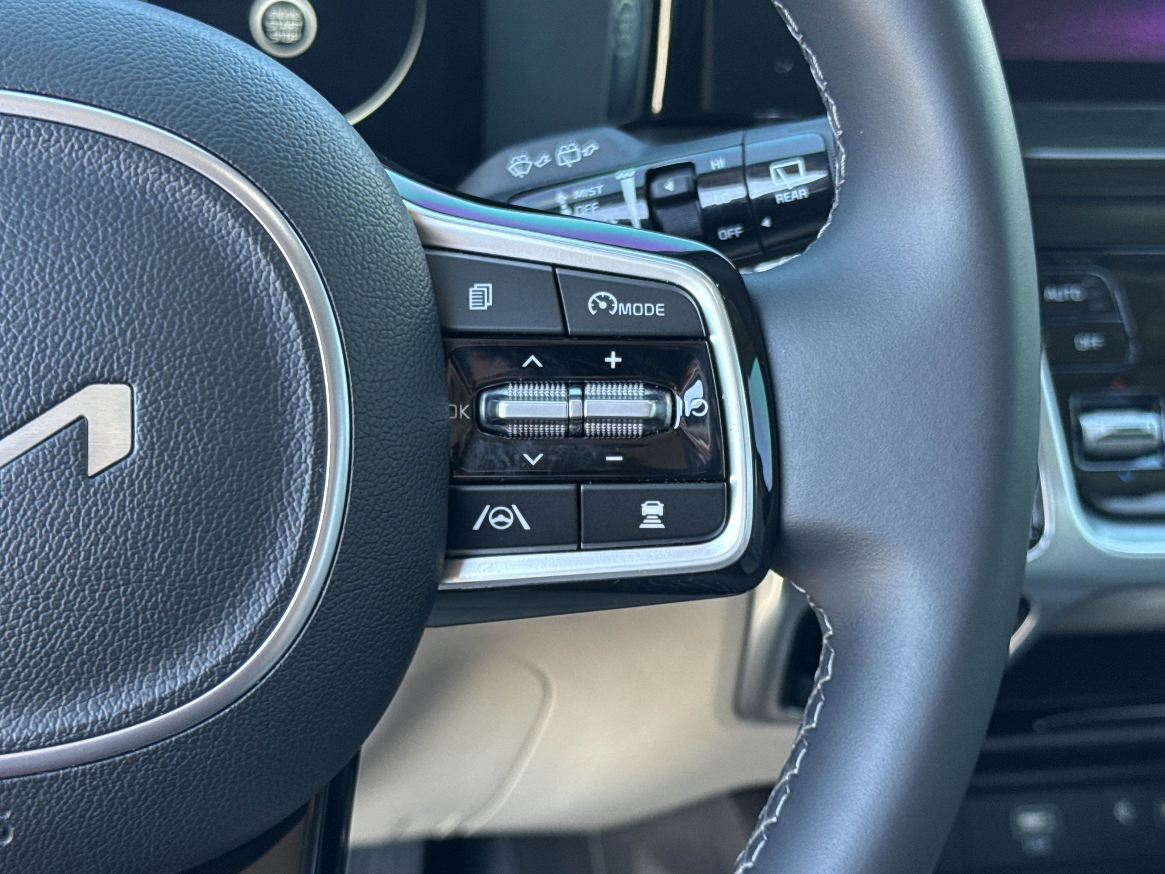 Used 2023 Kia Sorento SX image 31