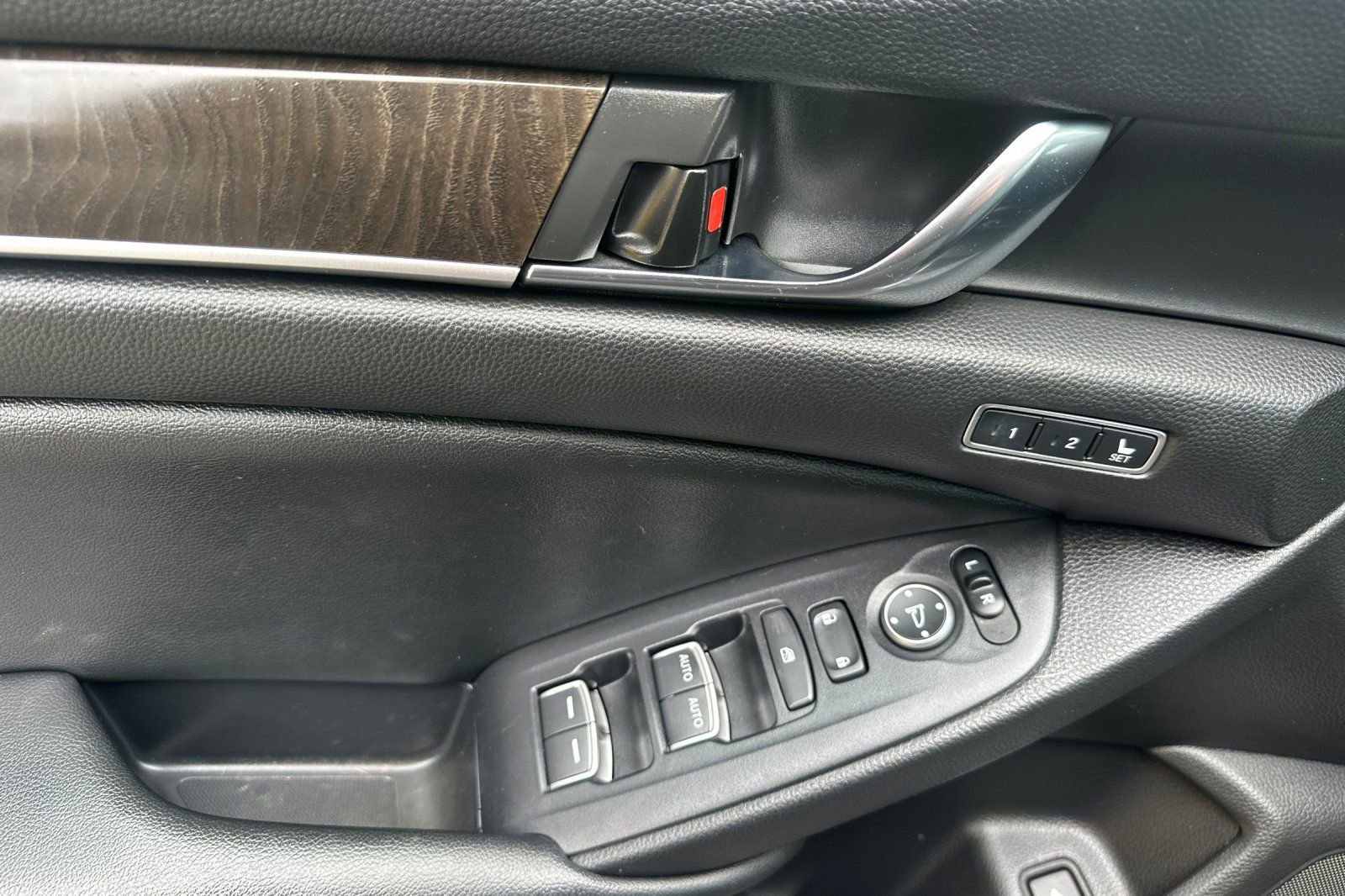 Used 2021 Honda Accord EX-L image 11