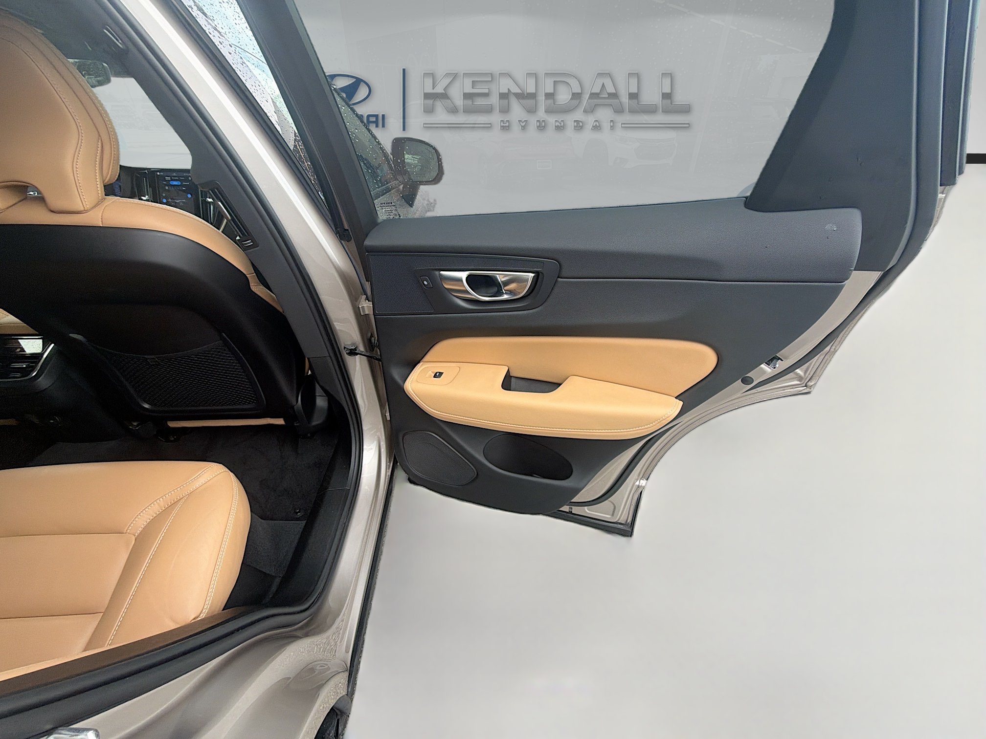 Used 2024 Volvo XC60 B5 Ultimate AWD/4WD image 28