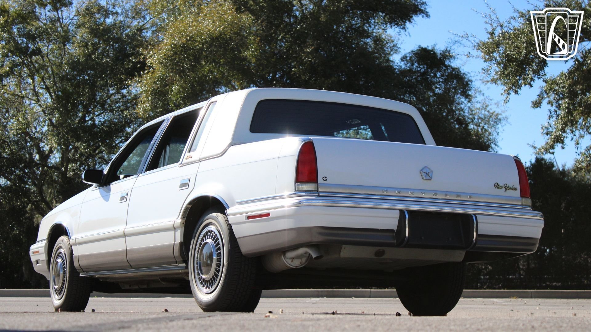 Used 1993 Chrysler New Yorker Fifth Avenue FWD image 5
