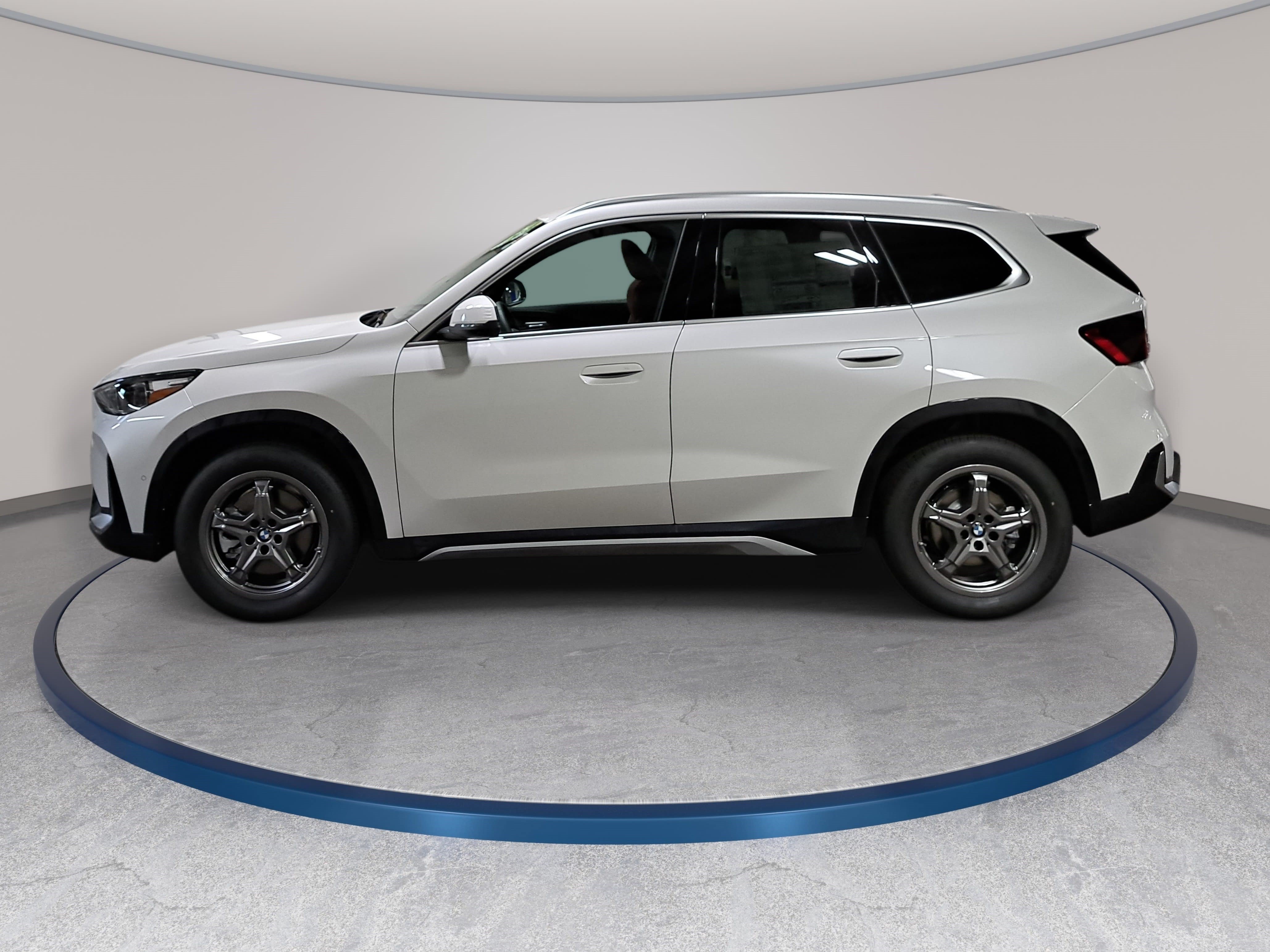 New 2026 BMW X1 xDrive28i w/ Technology Package AWD/4WD image 8