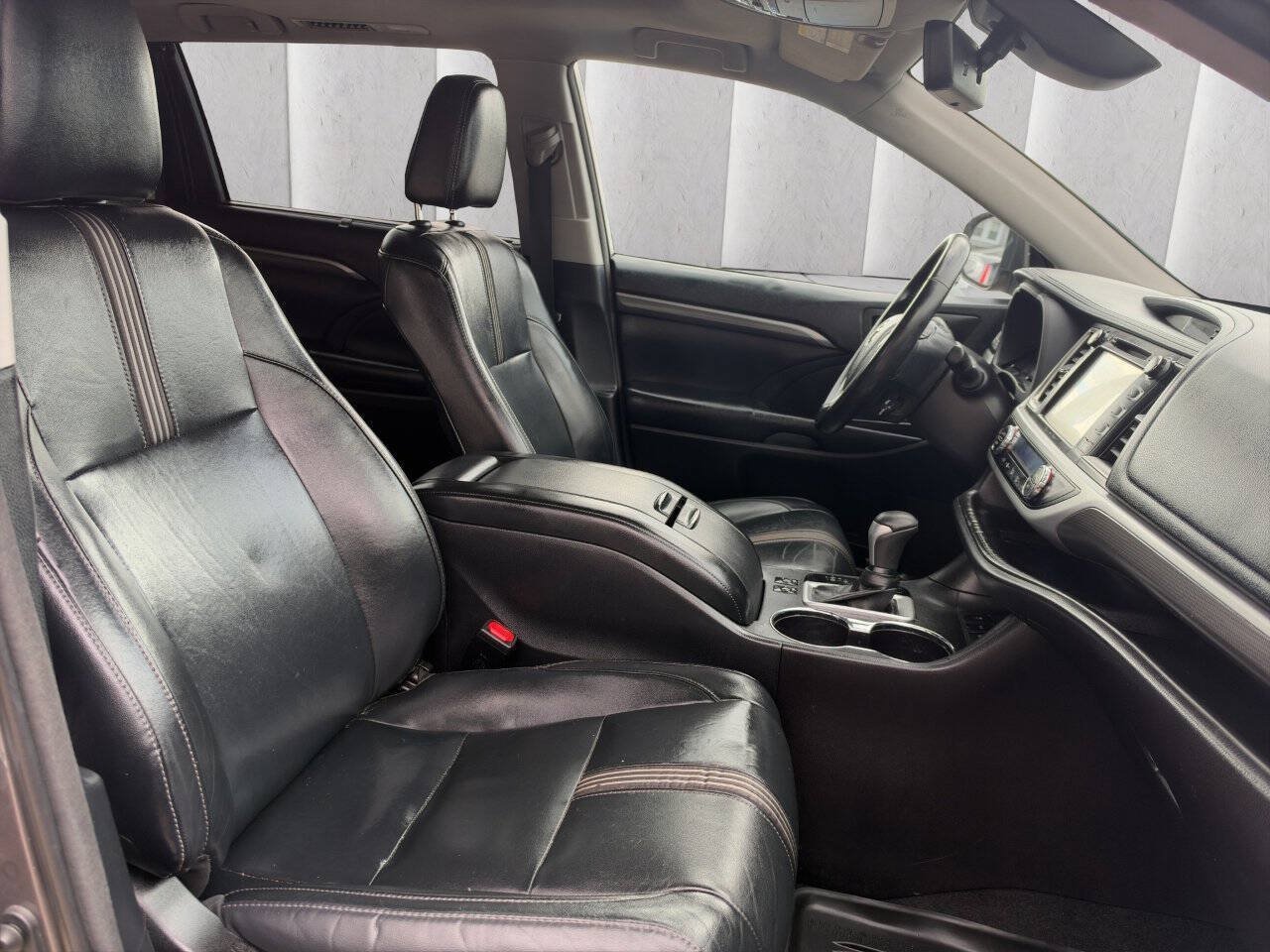 Used 2018 Toyota Highlander SE AWD/4WD image 11