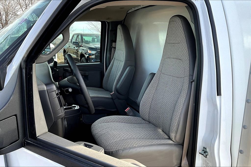 New 2024 Chevrolet Express 4500 Extended w/ Power Convenience Package image 9
