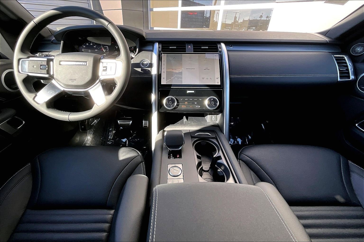 New 2026 Land Rover Discovery Dynamic SE image 5