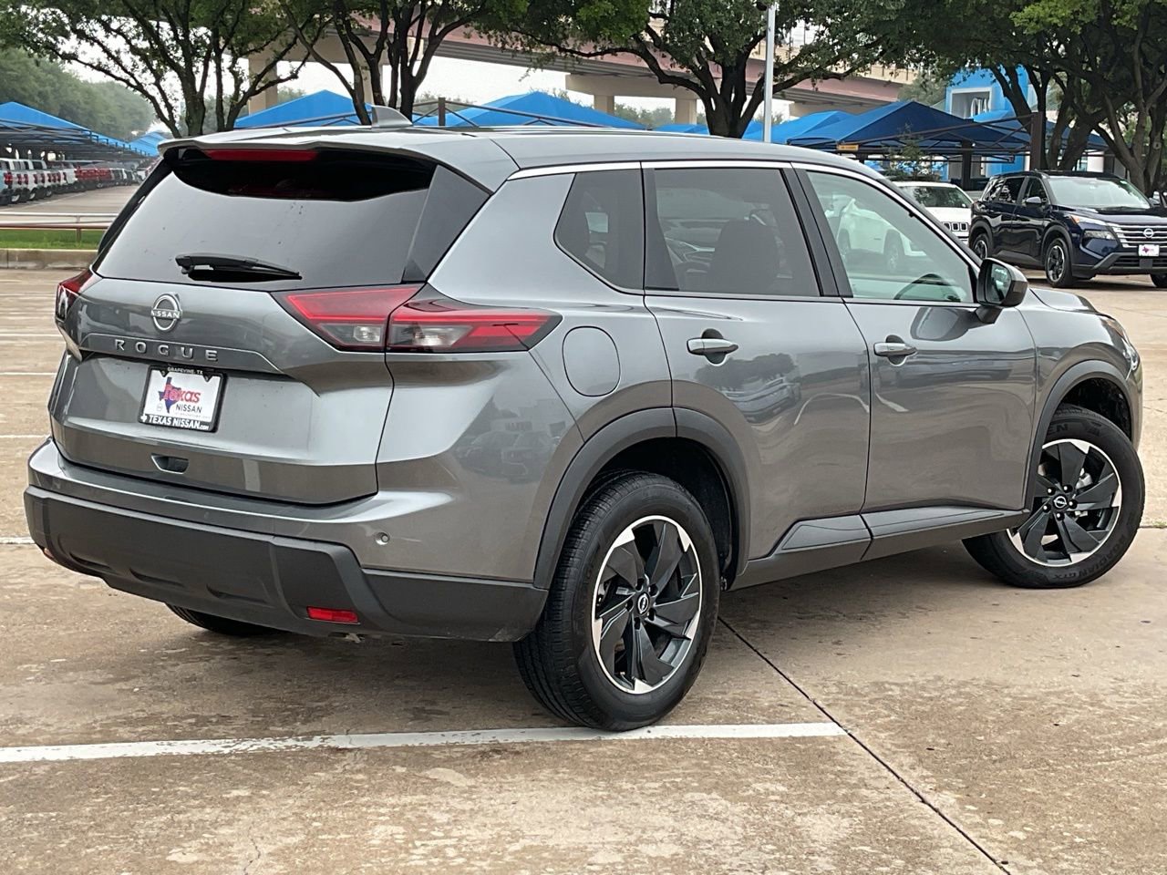 Used 2025 Nissan Rogue SV FWD image 5