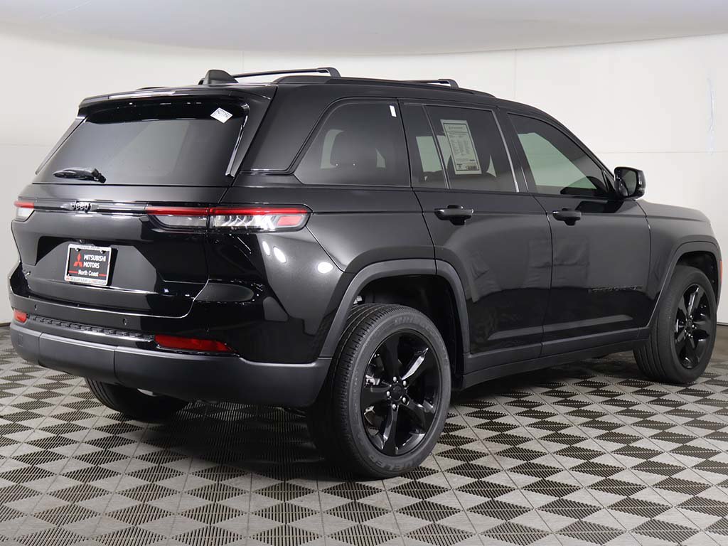 Used 2023 Jeep Grand Cherokee Altitude AWD/4WD image 9
