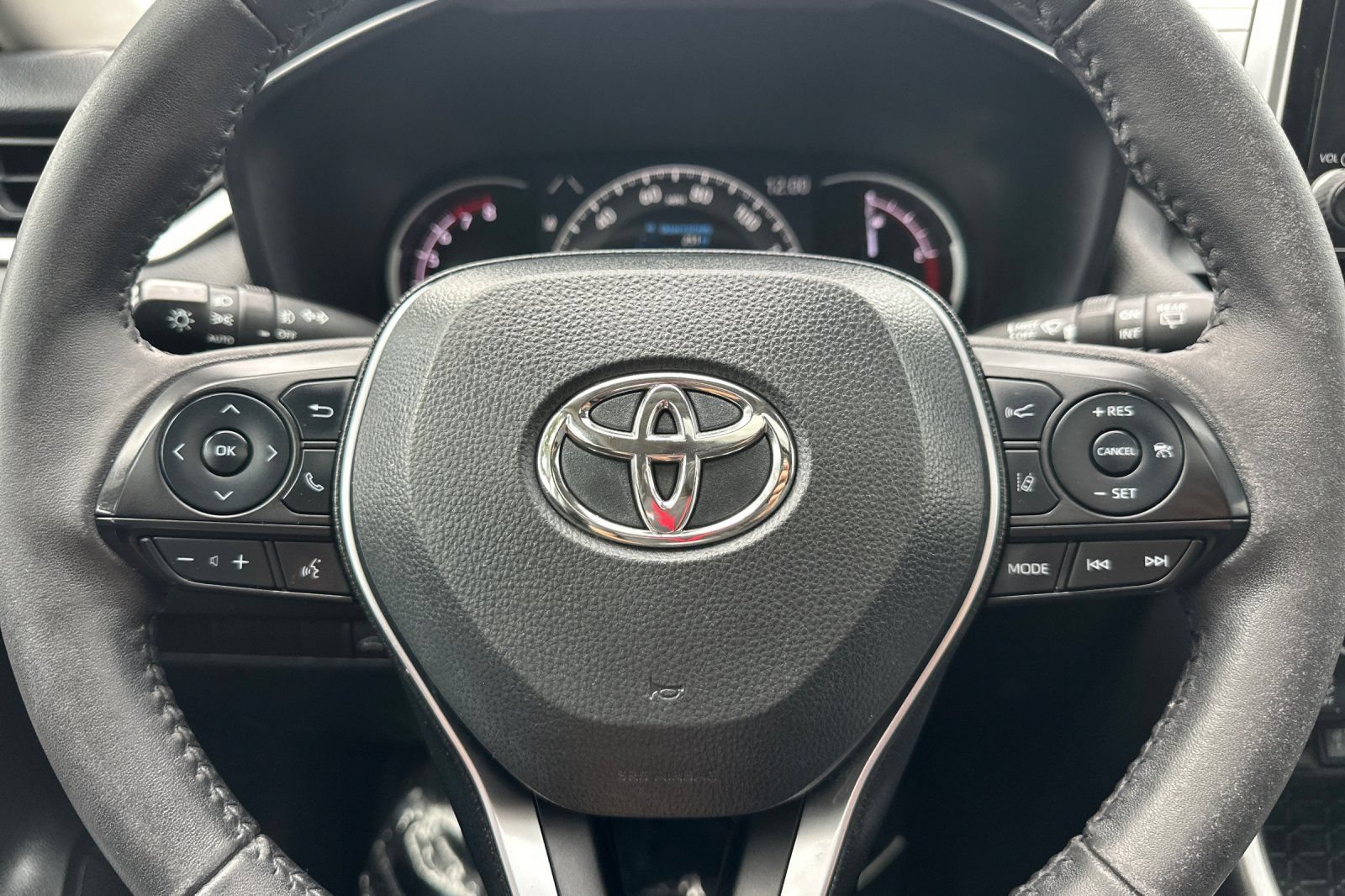 Used 2024 Toyota RAV4 XLE Premium FWD image 24