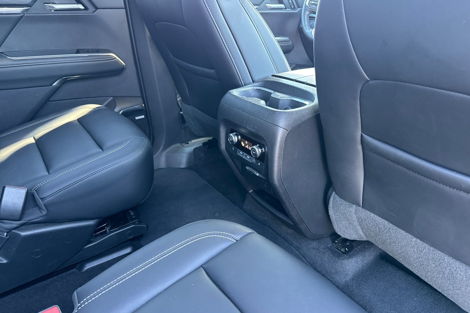 Used 2026 GMC Acadia Elevation w/ Elevation Premium Package FWD image 19