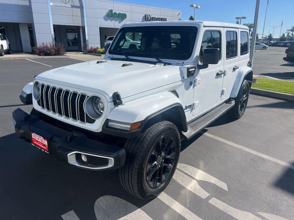 Used 2025 Jeep Wrangler Unlimited Sahara AWD/4WD image 5