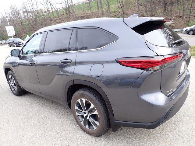 Certified 2021 Toyota Highlander XLE image 8