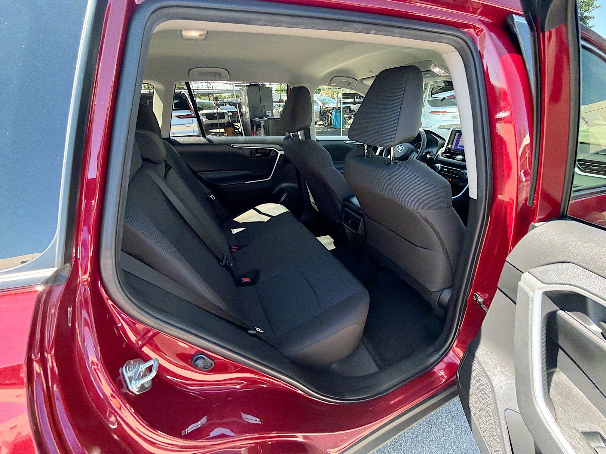Used 2023 Toyota RAV4 LE AWD/4WD image 28