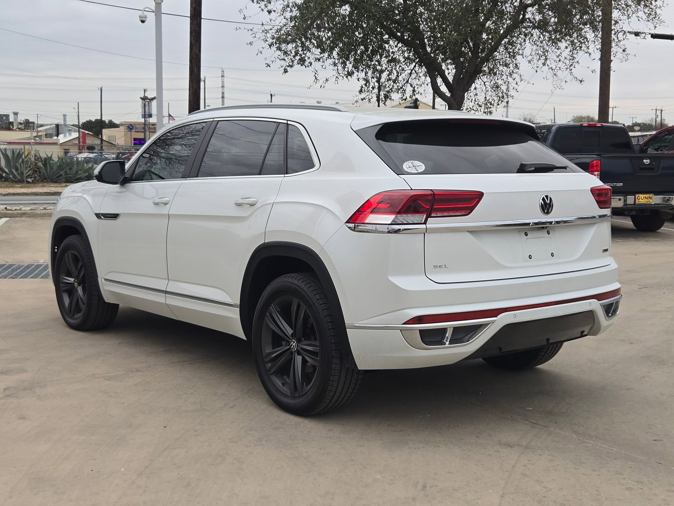 Used 2022 Volkswagen Atlas Cross Sport SEL R-Line w/ Cross Sport MDO Package image 5