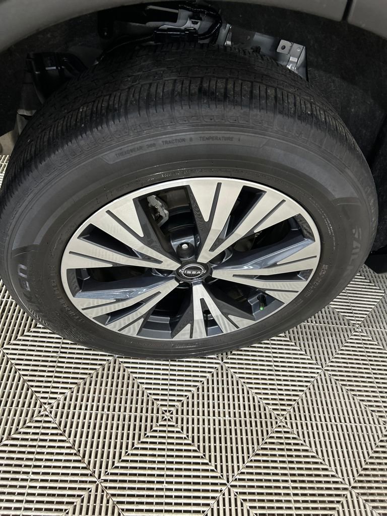 Used 2023 Nissan Rogue SV image 12