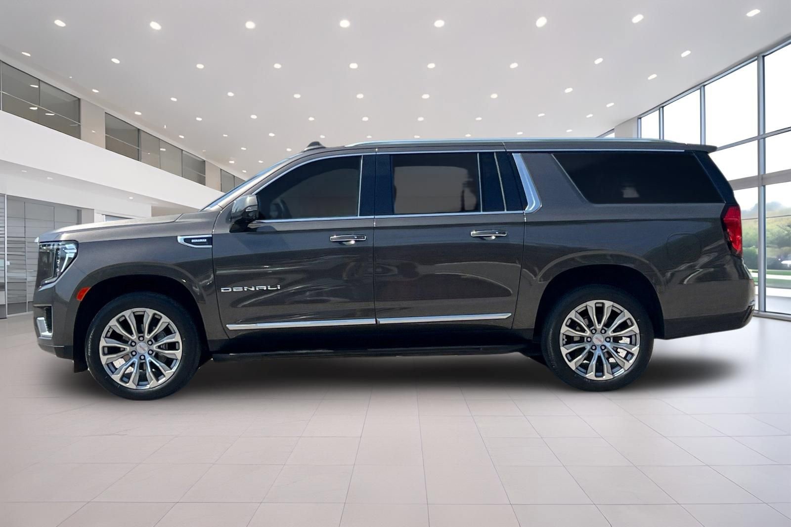 Used 2021 GMC Yukon XL Denali AWD/4WD image 7