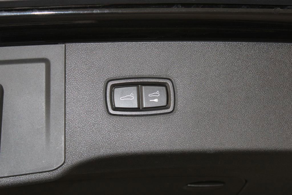 Used 2024 Porsche Cayenne AWD/4WD image 16
