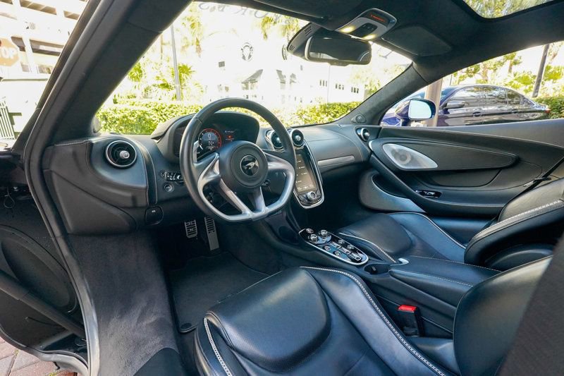 Used 2023 McLaren GT image 3