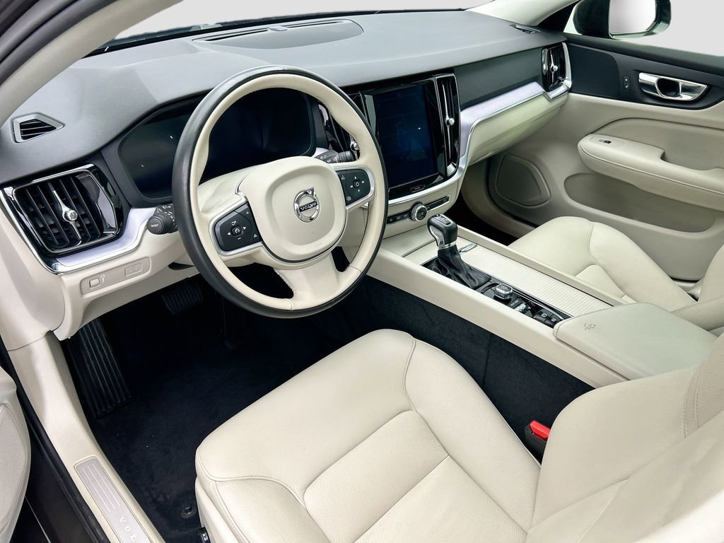 Used 2020 Volvo S60 T5 Momentum image 9