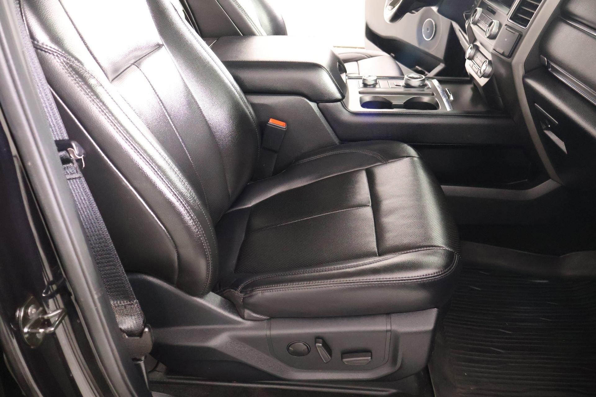 Used 2021 Ford Expedition XLT AWD/4WD image 15
