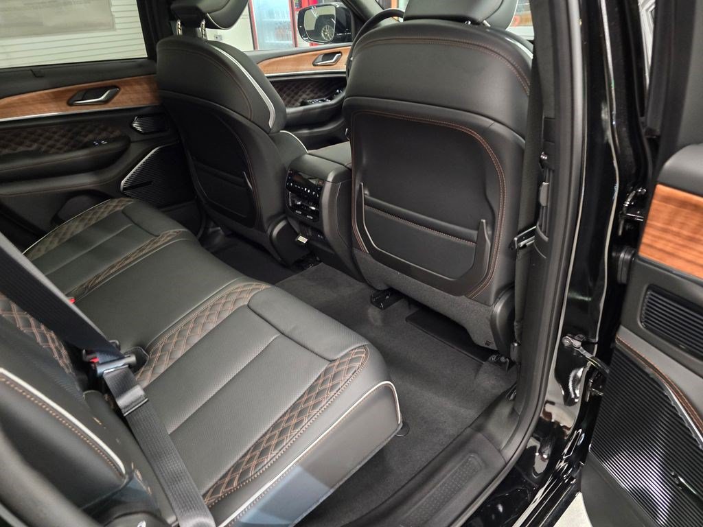 New 2026 Jeep Grand Cherokee Summit w/ Obsidian Package AWD/4WD image 37